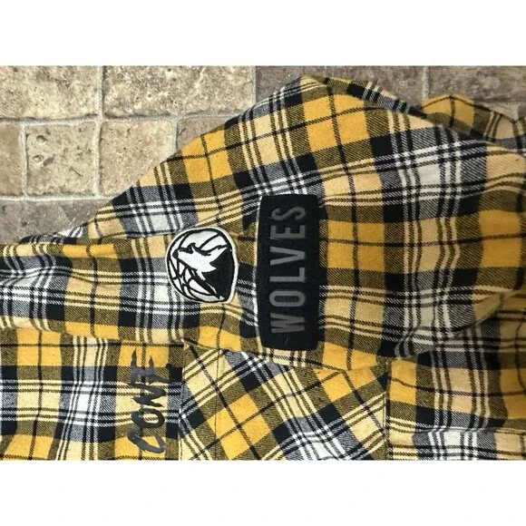 NBA Wolfs Button Down Flannel Shirt - Picture 2 of 5